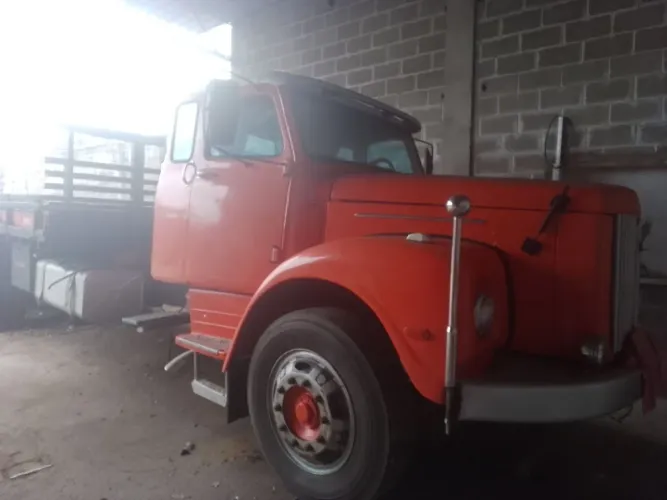 Scania com carroceria