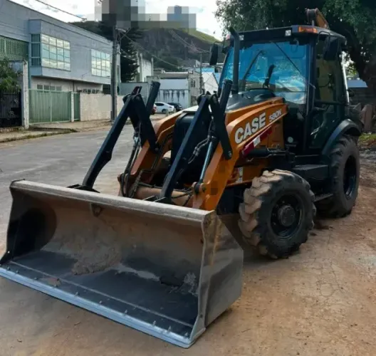 RETROESCAVADEIRA CASE 580N (FINANCIADA)