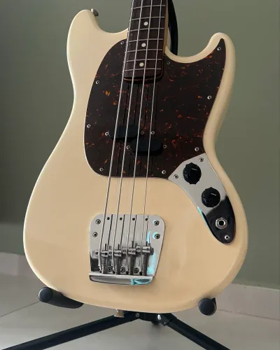 Baixo Fender Mustang Japonês OWT ano 2005 com case