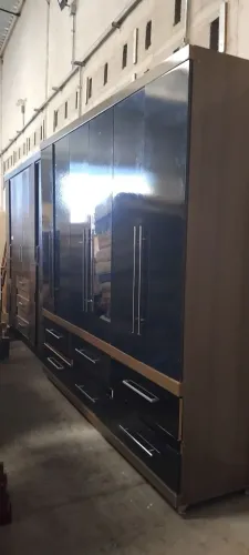 Guarda roupas com pés USADO ENTREGA e MONTA dentro de Uberlândia MG 