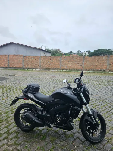 Pequena bag, a prova d'água, vira mochila