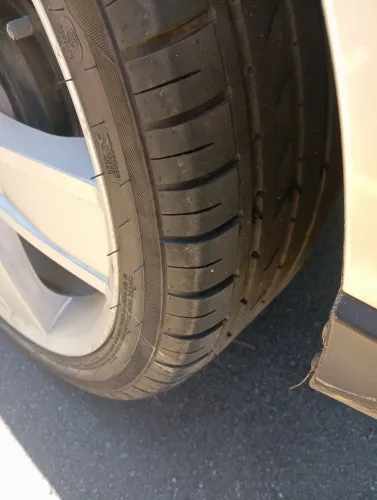 Vendo ou troco pneu 225/40 R18