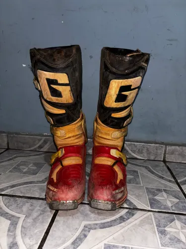 vendo bota gaerne e capacete leatt