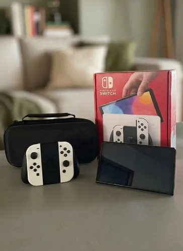 Nintendo Switch Oled + 128Gb + Case de Transporte