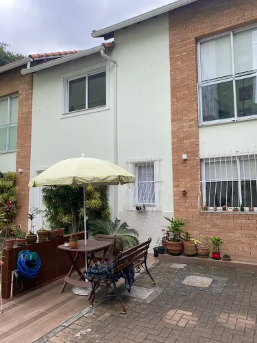 Vendo excelente casa de vila no Catete