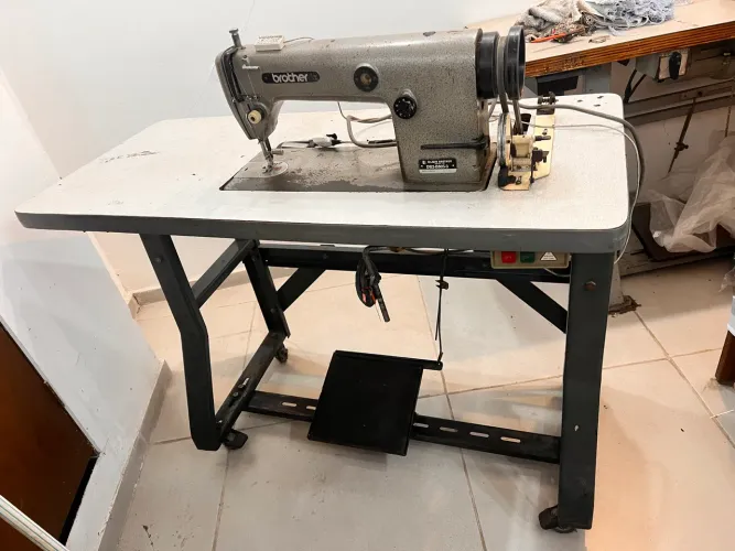 Máquina reta industrial BROTHER