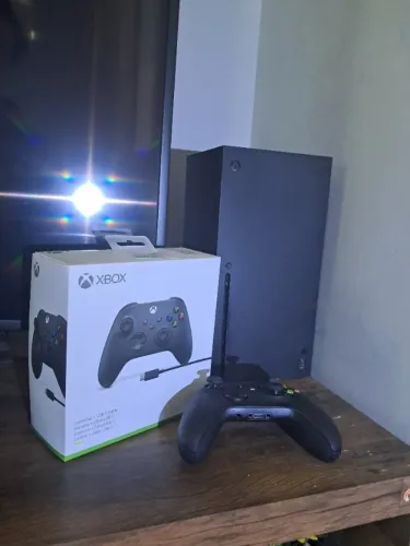 V> Xbox Série X 1Tb (02 Controles, Na Caixa e com NF)