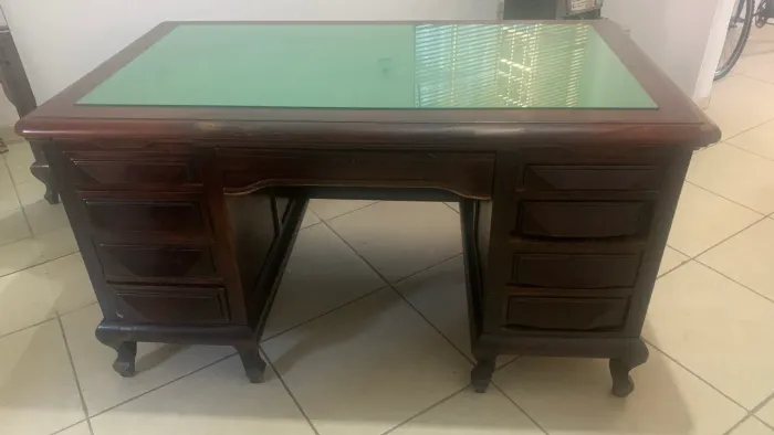 Vendo - escrivaninha antiga - estilo inglês - madeira maciça
