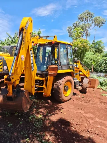 Retroescavadeira JCB 3CX 4x4 - Ano 2023