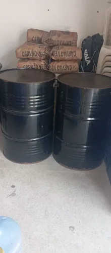 Vendo dois tonéis 80,00 cada