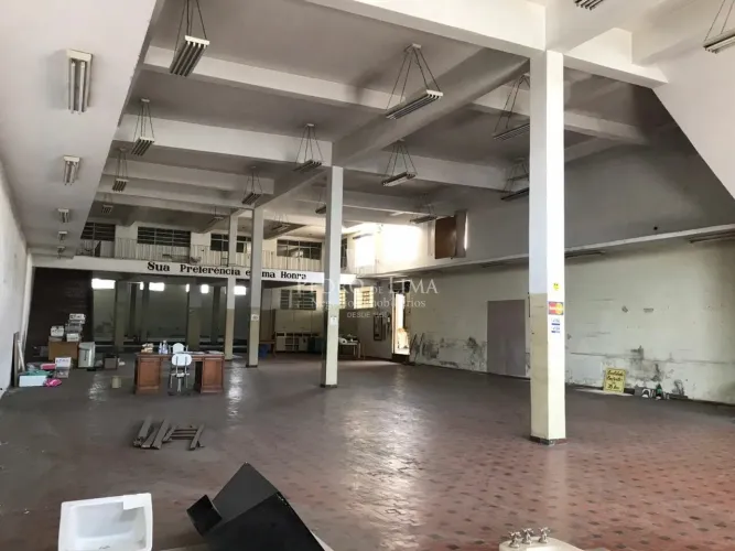 Conjunto de Salões na Av. Itinguçu , com 2.400 m² útil, no Melhor Ponto Comercial da Vila