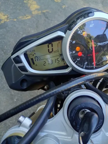 Triumph street 675 vc