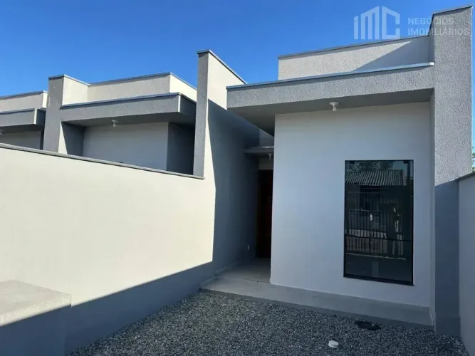 Casa geminada 01 com 2 dormitórios - 500m da lagoa | Itapocu/SC