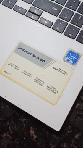 Notebook Samsung, com defeito no teclado 