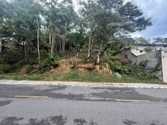 Excelente Terreno pequeno aclive 750m2 (15x50M) em Serra Grande - Itaipu/Niterói