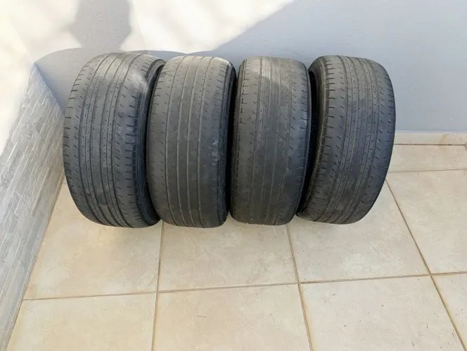Vendo 4 pneus usados Corolla Sedan