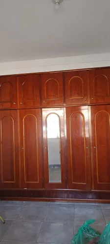 Guarda roupa de 10 portas de madeira