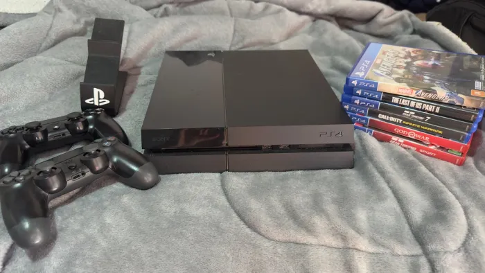 Play station 4 dois controles