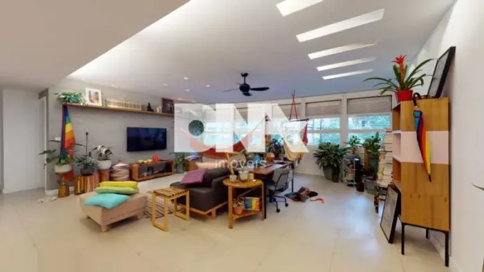 Apartamento - / Residencial / Copacabana