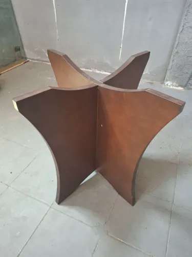 Base de mesa em madeira