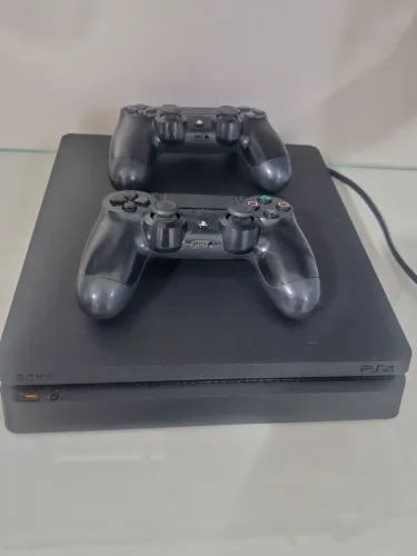 Vendo PS4 slim 2 manetes 