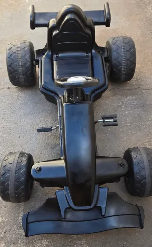 Carrinho infantil Kart de pedal