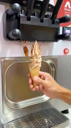 Vendo sorveteria completa