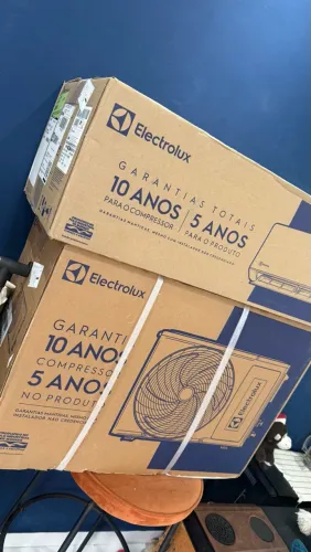 AR CONDICIONADO SPLIT 9mil BTUS ELETROLUX INVERTER. LACRADO! ACEITAMOS CARTOES 