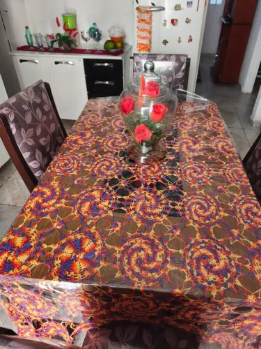 Vendo uma mesa de 4 cadeira