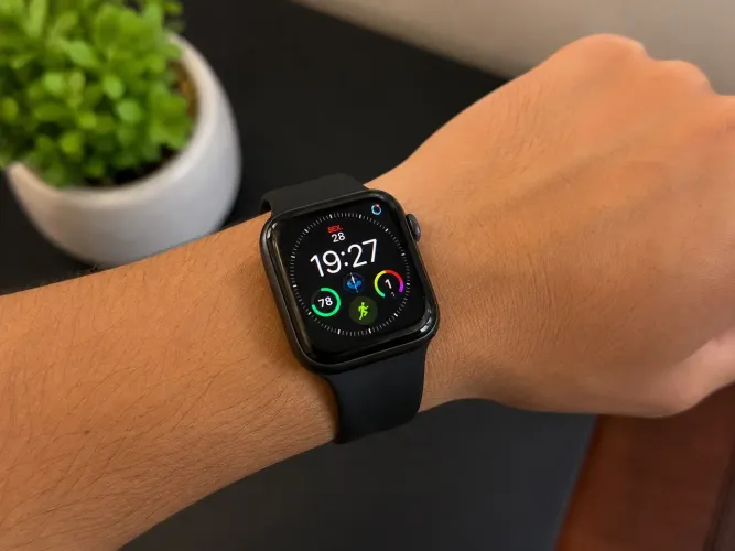 Apple Watch SE (1ª geração) 40 mm - GPS - Preto