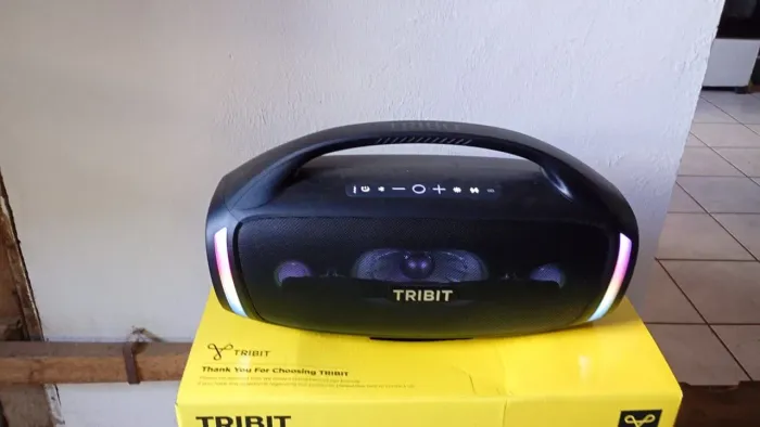 Vende_se uma caixa bommbox nova pouco tempo de uso