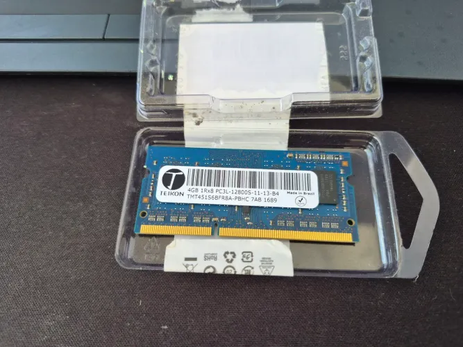 Memória RAM de 4GB, do tipo DDR3L