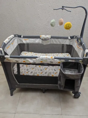 Berço cercado semi novo