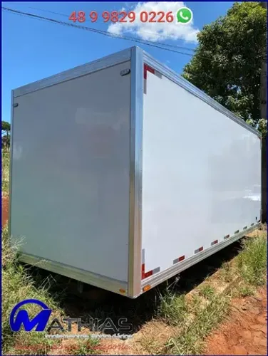 Bau gancheiro 550m  com portas tripartidas