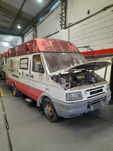 iveco antiga sucata para retirada de peças