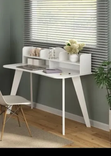 Escrivaninha retrô nova