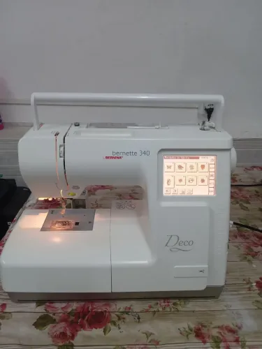 Máquina de Bordar doméstica Bernette 340 Deco
