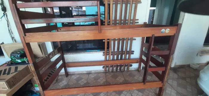 Beliche em madeira maciça