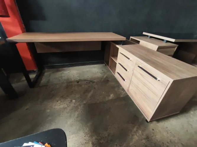 Mesa para escritório nova