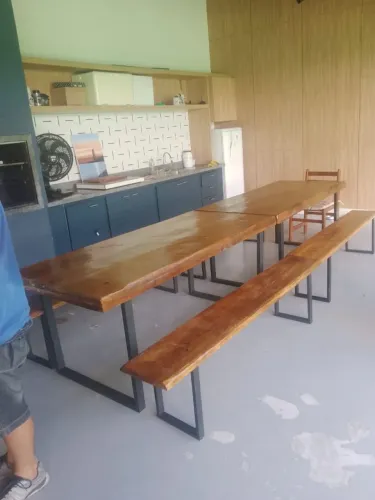 Mesa de Jantar Rústica com Bancos