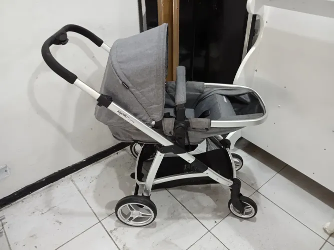 Carrinho de Bebê Epic Lite Dobrável 