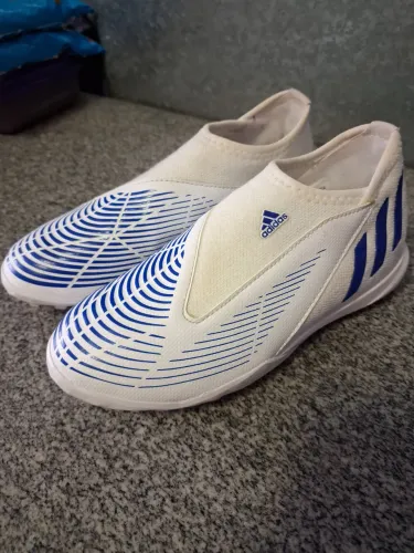 Chuteira Adidas Infantil na caixa