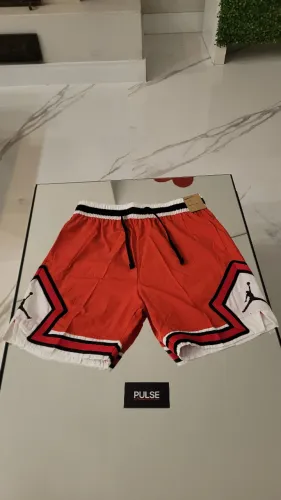  Bermuda Nike Jordan vermelha - tamanho M, original na tag