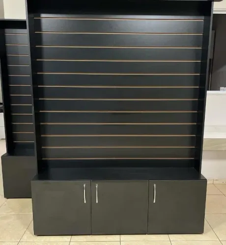 Estante canaletada com portas