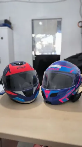 Kit de Capacetes com Intercomunicadores Usados em Bom Estado!