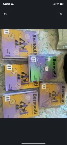 Vendo livro bernoulli 6V/para pré vestibular/ volume 2,3,5 e 6