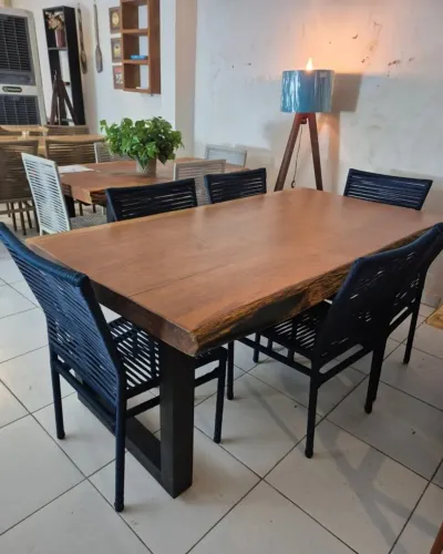MESA PRANCHA DE MADEIRA COM 6 CADEIRAS DE CORDA NÁUTICA