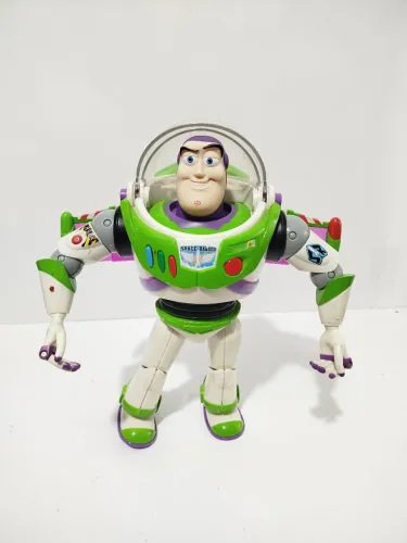 Boneco Buzz Lightyear Jet Pack Mattel Fala Frases em Português