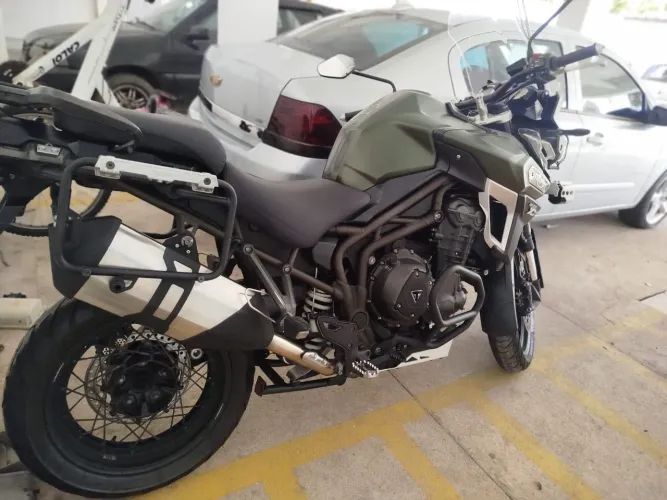 Vendo Moto TRIUMP EXPLORE 1200