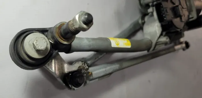 Motor limpador parabrisa Mobi com galhada completa